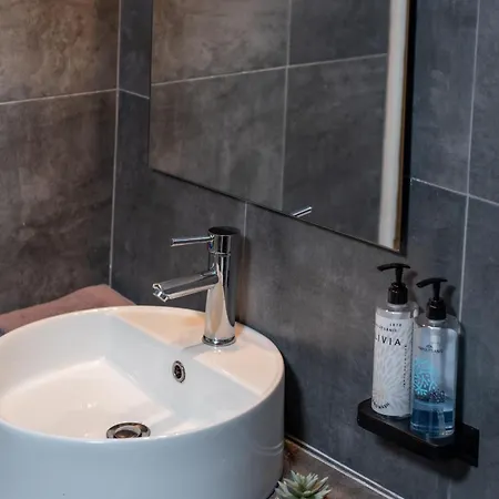 Houseloft White Tower Collection Apartment